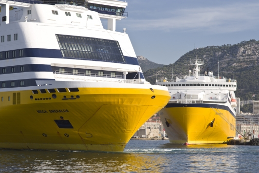 Ferrys vers la Corse sur le Port de Toulon