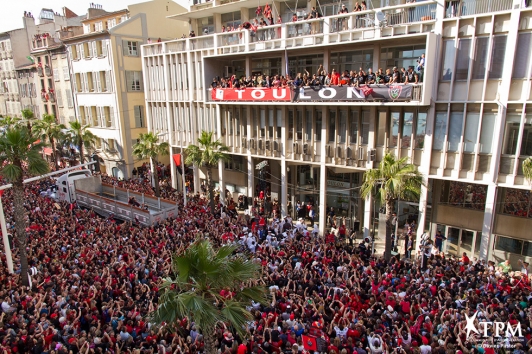 Parade du RCT - Présentation des trophées à la mairie