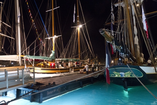 Le port de Toulon de nuit
