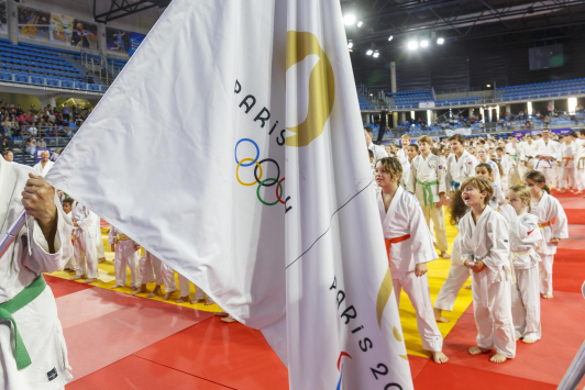 Tournée des drapeaux au Palais des Sports